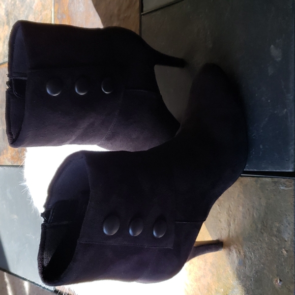 NWOT - FIONI - Heeled, Suede, black ankle boot, size 5 1/2 - Picture 2 of 10